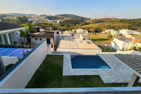 Casa à venda com 4 suítes no condomínio Santa Isabel I, Louveira - SP