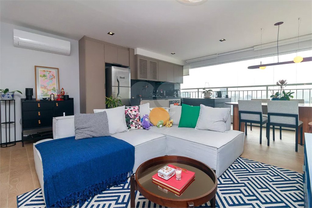 Apartamento à venda com 3 quartos, sendo 1 suíte,  em Santo Amaro, São Paulo, SP