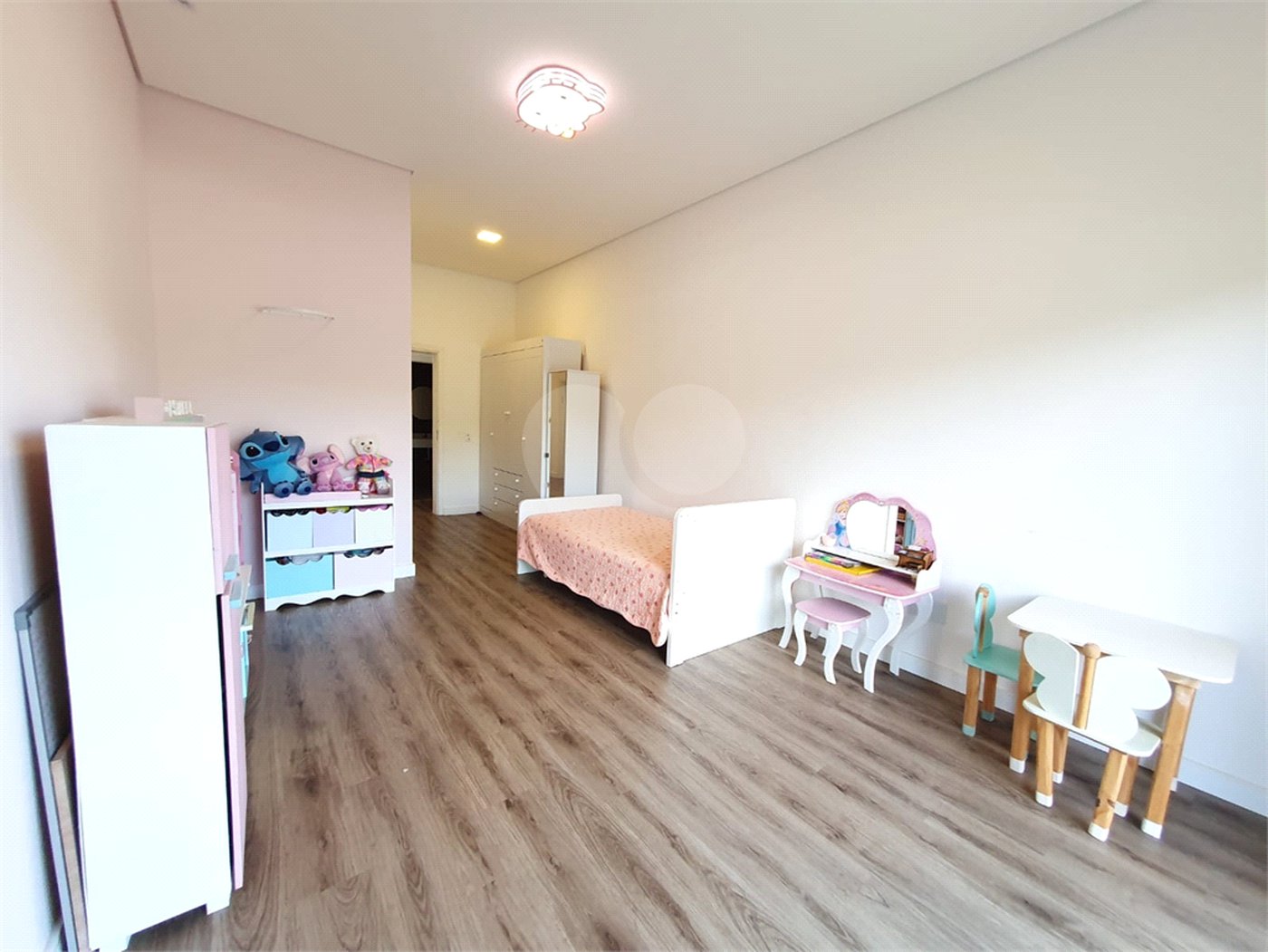 Casa à venda com 6 quartos, sendo 5 suítes, no condomínio Jardim Primavera, Louveira - SP