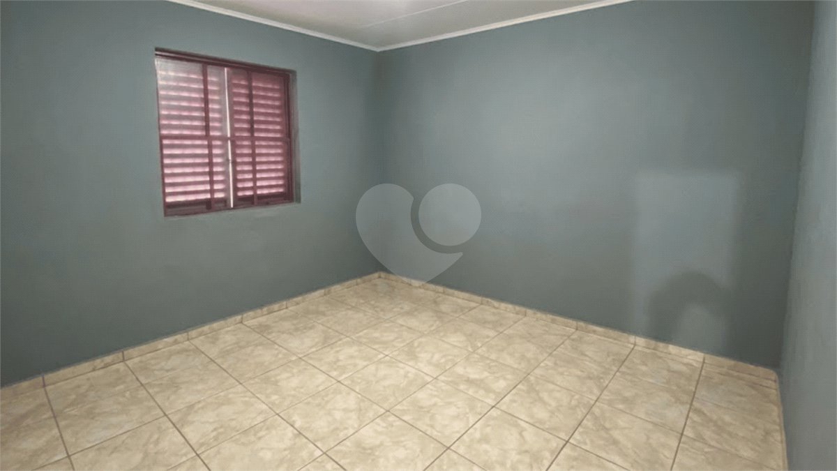 Sobrado à venda com 4 quartos, sendo 1 suíte, em Conjunto Habitacional Itapetininga F3, Itapetininga, SP