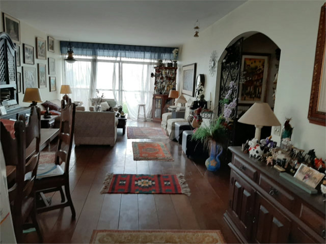Apartamento à venda ou para alugar com 3 quartos, sendo 1 suíte,  em Moema, São Paulo, SP