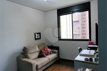 APARTAMENTO UM POR ANDAR!
