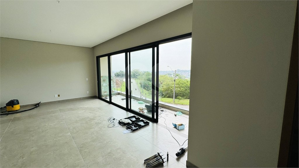 Casa à venda com 3 suítes no condomínio Santa Isabel I, Louveira - SP