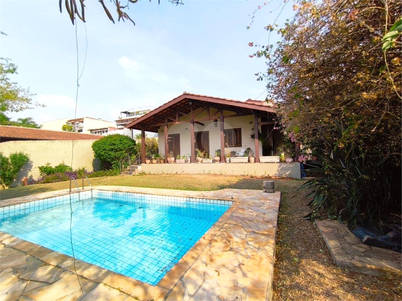 Casa à venda com 4 quartos, sendo 2 suítes, em Jardim Santa Bárbara, Atibaia, SP