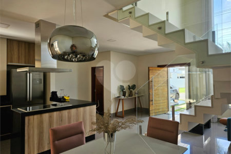 Casa à venda com 3 quartos, sendo 1 suíte, no condomínio Parque Real, Indaiatuba - SP