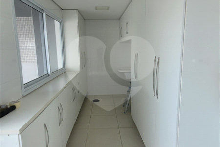 Casa Térrea à venda com 5 quartos, sendo 2 suítes, em Água Fria, São Paulo, SP