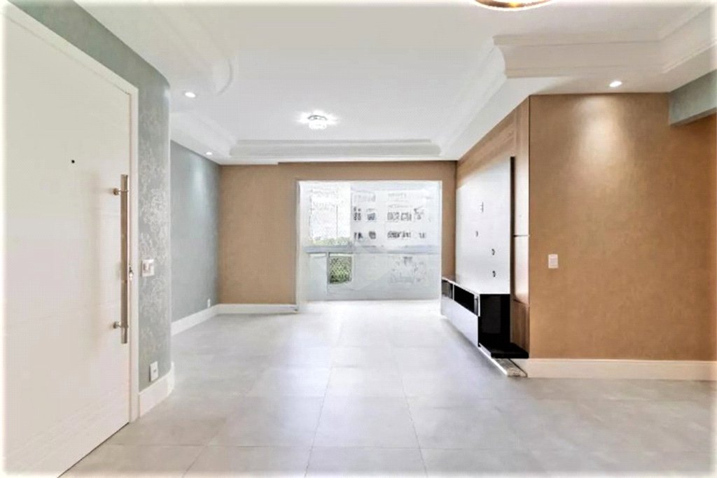 Apartamento à venda com 3 quartos, sendo 1 suíte,  em Jardim Marajoara, São Paulo, SP