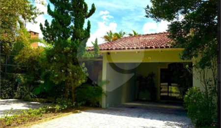 Casa à venda com 5 quartos, sendo 3 suítes,  em Jardim Leonor, São Paulo, SP
