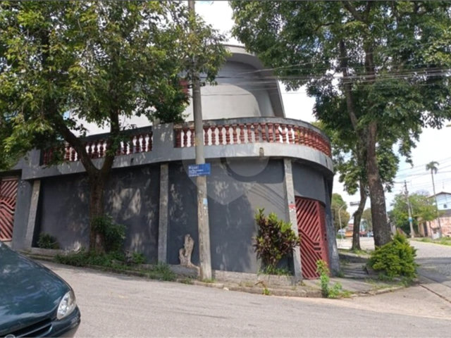 Sobrado à venda com 3 quartos em Vila Guarani, Santo André, SP