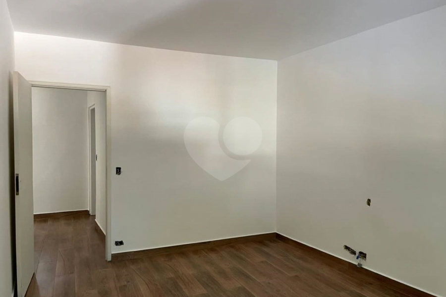 Casa à venda com 3 quartos, sendo 2 suítes, em Jardim Leonor Mendes de Barros, São Paulo, SP