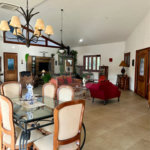 Casa à venda com 4 suítes no condomínio Residencial Vale das Laranjeiras, Indaiatuba - SP