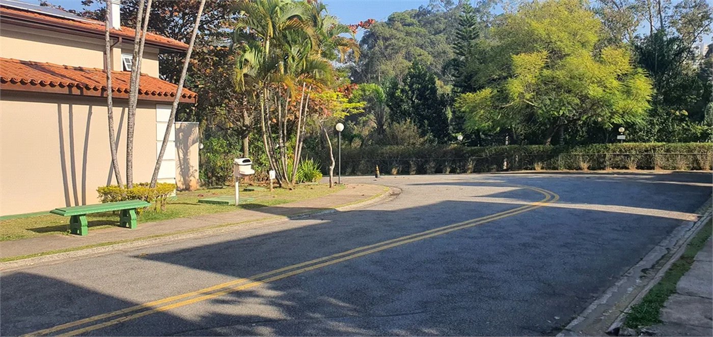 Casa à venda com 4 quartos, sendo 2 suítes, no condomínio Vila Panamericana, São Paulo - SP