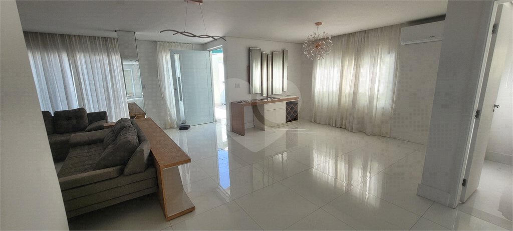 Sobrado à venda com 4 quartos, sendo 2 suítes, em Vila Irmãos Arnoni, São Paulo, SP