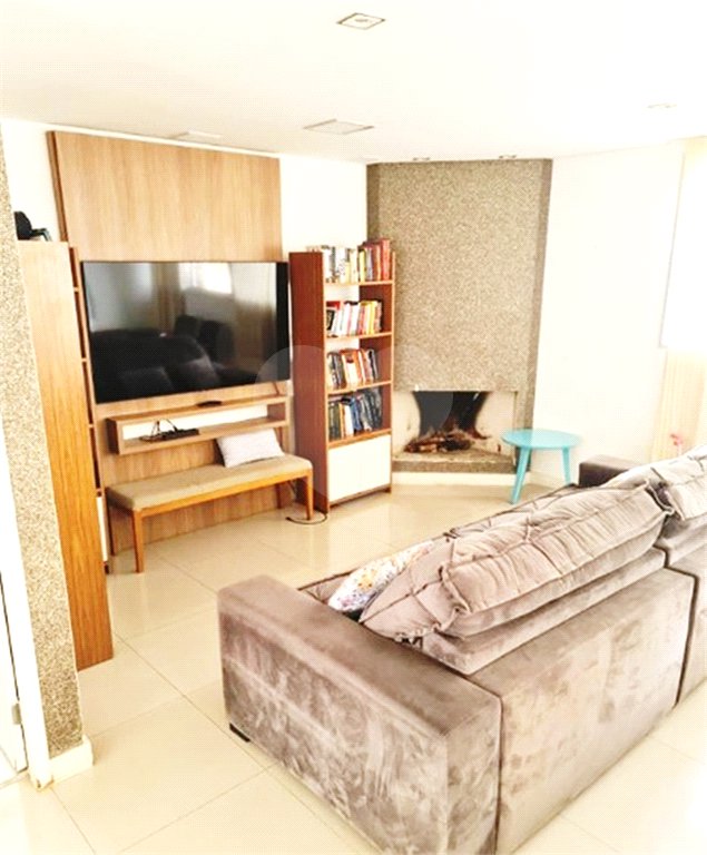 Casa à venda com 4 quartos, sendo 3 suítes, no condomínio Domus, São Paulo - SP
