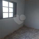 Casa térrea com 2 dormitórios.