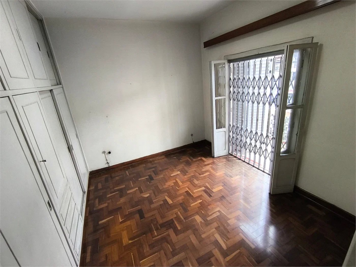 Sobrado à venda com 5 quartos, sendo 1 suíte, em Jardim Trussardi, São Paulo, SP