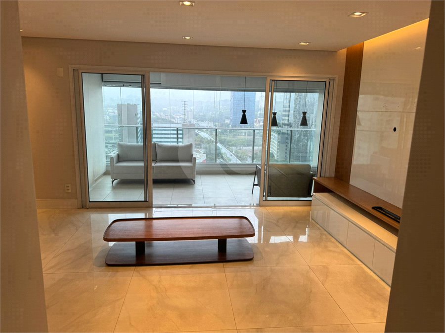 Apartamento para alugar com 3 suítes em Vila Gertrudes, São Paulo, SP