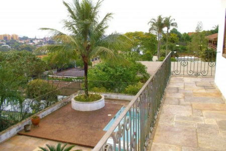 Sobrado à venda com 4 quartos, sendo 2 suítes,  em Jardim Leonor, São Paulo, SP