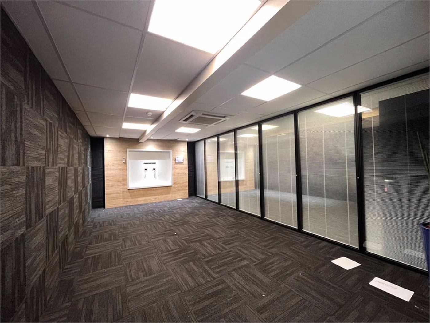 Prédio Corporativo em Santos | 4 Pavimentos | Galpão com Pé-Direito Duplo | Estrutura para +200 Pessoas | Compra Ou Locação