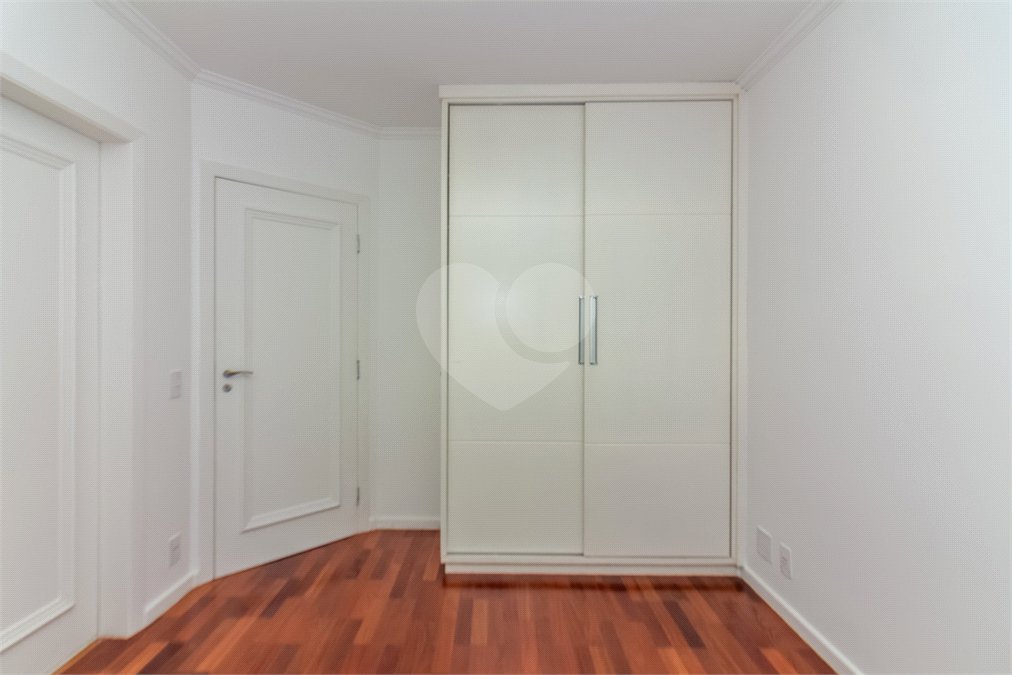Casa à venda com 4 quartos, sendo 2 suítes, no condomínio Stephanie, São Paulo - SP