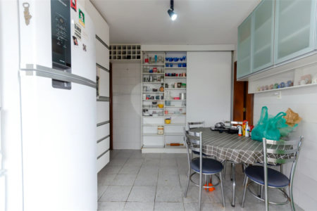 Sobrado à venda ou para alugar com 4 quartos, sendo 1 suíte, em Vila Anglo Brasileira, São Paulo, SP