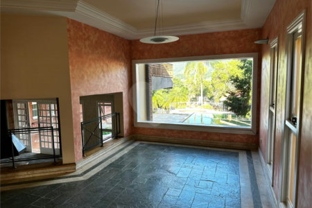 Casa à venda com 4 suítes em Vila Petrópolis, Atibaia, SP