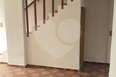 Sobrado à venda com 3 quartos em Vila Nilo, São Paulo, SP