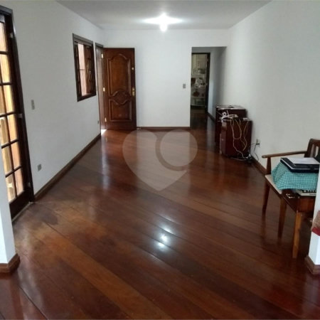 Sobrado à venda com 4 quartos, sendo 2 suítes, em Bosque da Saúde, São Paulo, SP
