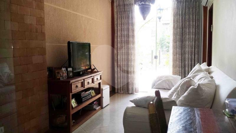 Sobrado à venda com 4 quartos, sendo 2 suítes, em Alto da Boa Vista, São Paulo, SP