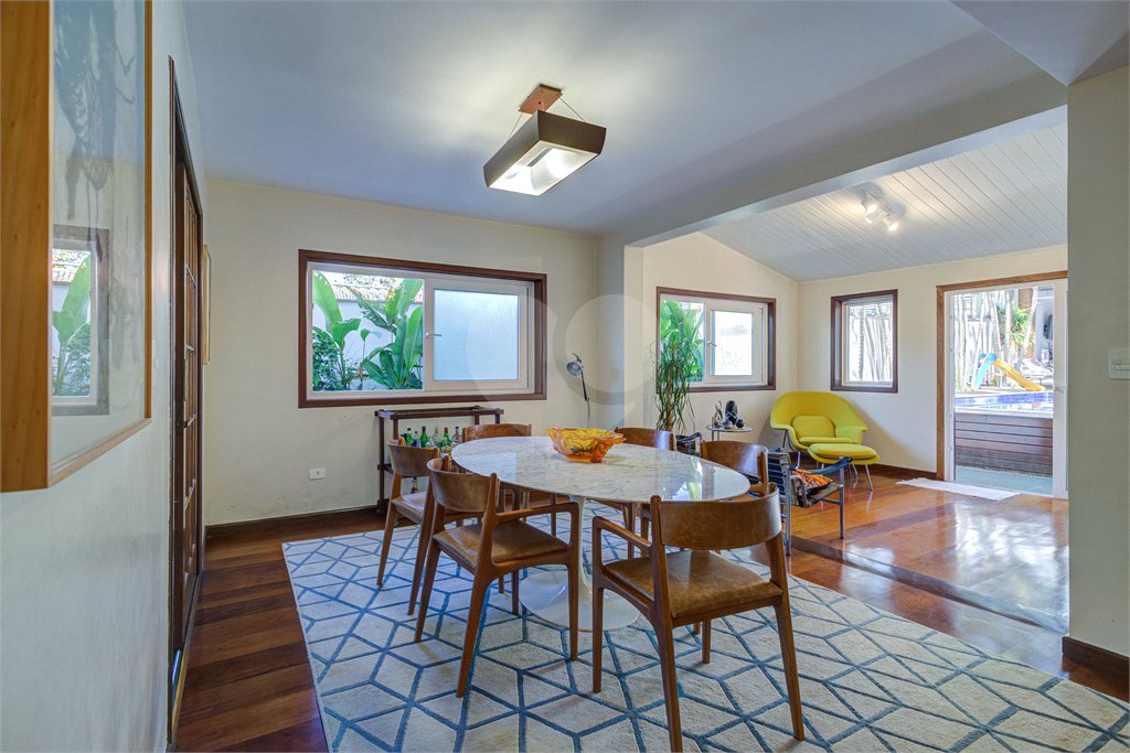 Casa de Vila à venda com 4 quartos, sendo 2 suítes,  em Jardim Marajoara, São Paulo, SP