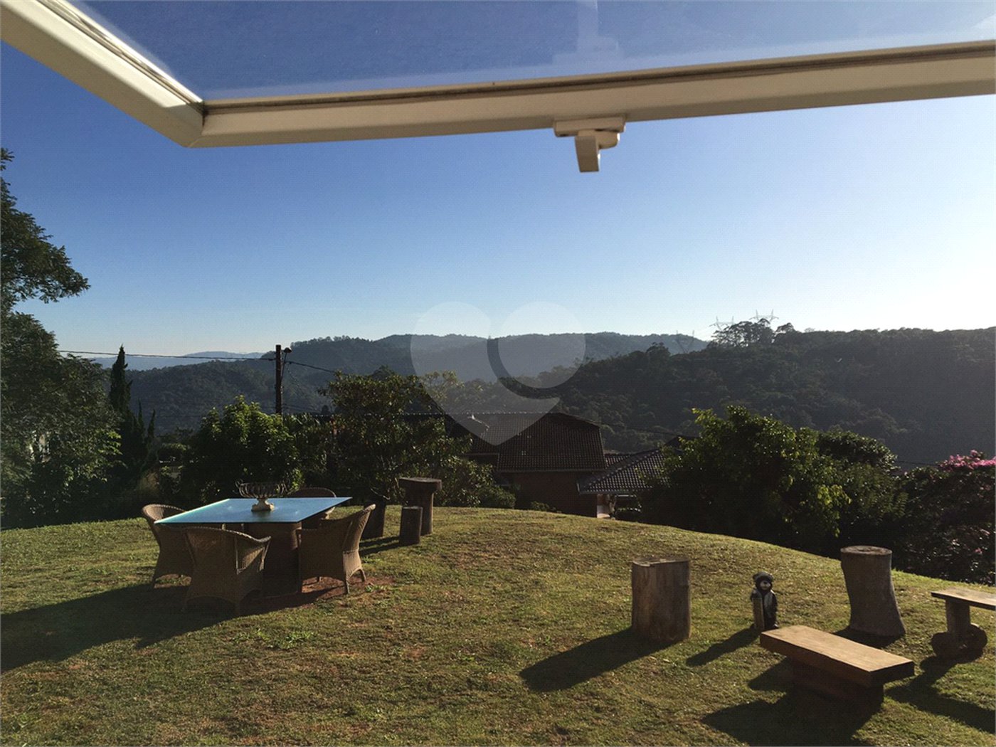 Casa à venda com 3 suítes no condomínio Suíça da Cantareira, Mairiporã - SP