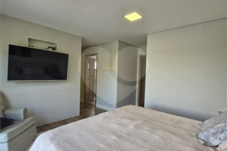 Casa à venda com 5 quartos, sendo 3 suítes, no condomínio Residencial Terras de Vinhedo, Vinhedo - SP
