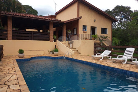 Casa à venda com 3 quartos, sendo 1 suíte, no condomínio Vale da Santa Fé, Vinhedo - SP