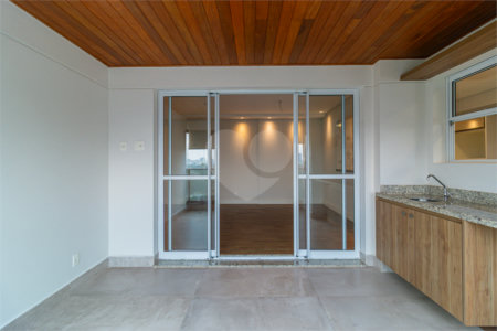 Apartamento à venda com 3 quartos, sendo 1 suíte,  em Chácara Santo Antônio, São Paulo, SP