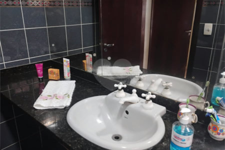 Casa à venda com 3 quartos, sendo 1 suíte,  em Vila Suissa, Mogi das Cruzes, SP