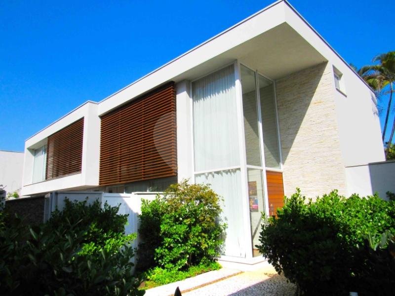 Casa à venda com 4 suítes no condomínio Bauhaus, São Paulo - SP