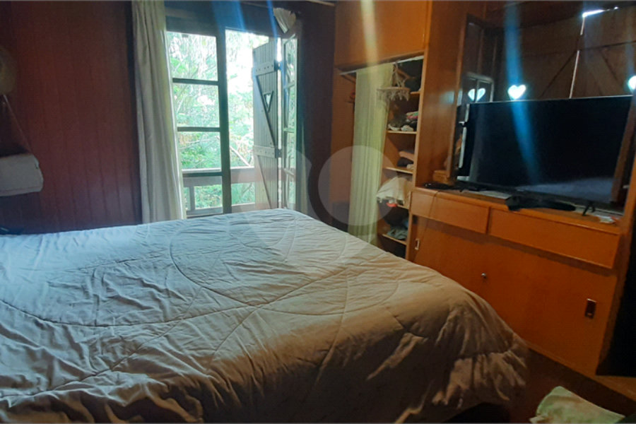 Casa à venda com 4 quartos, sendo 2 suítes, no condomínio Associação Reserva das Hortênsias, Mairiporã - SP