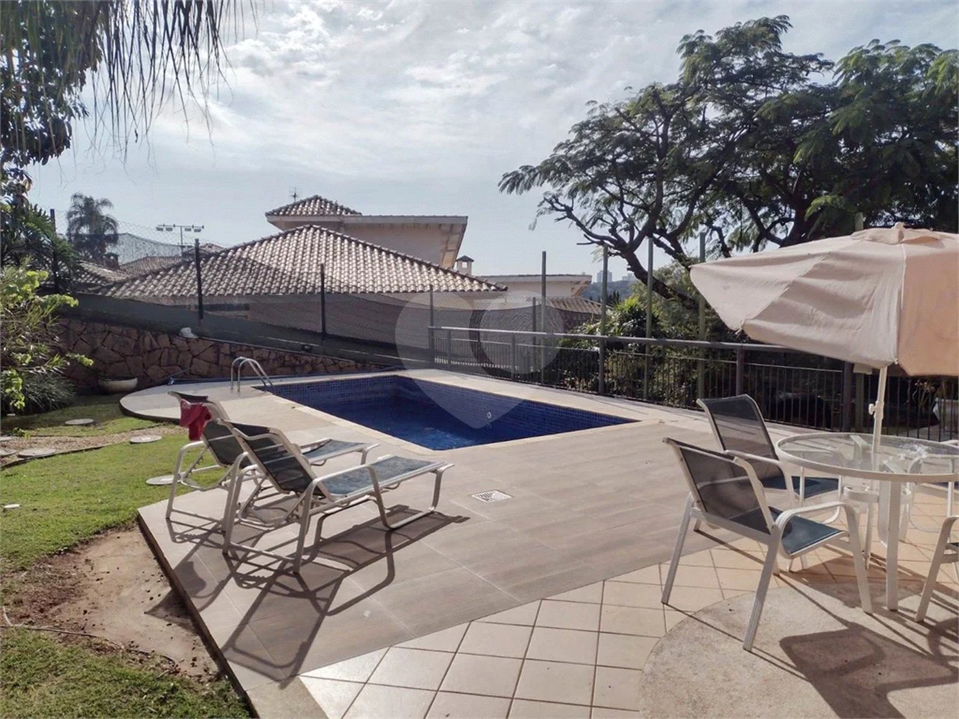 Casa à venda com 5 quartos, sendo 4 suítes, no condomínio Malota, Jundiaí - SP