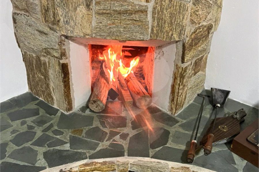 Casa à venda com 4 quartos, sendo 2 suítes,  no Centro, Serra Negra, SP
