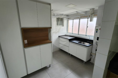 Apartamento à venda com 3 quartos, sendo 2 suítes,  em Paraíso do Morumbi, São Paulo, SP