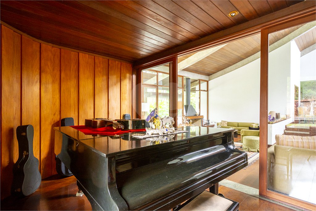 Casa à venda com 3 suítes no condomínio Chácara Flora, São Paulo - SP