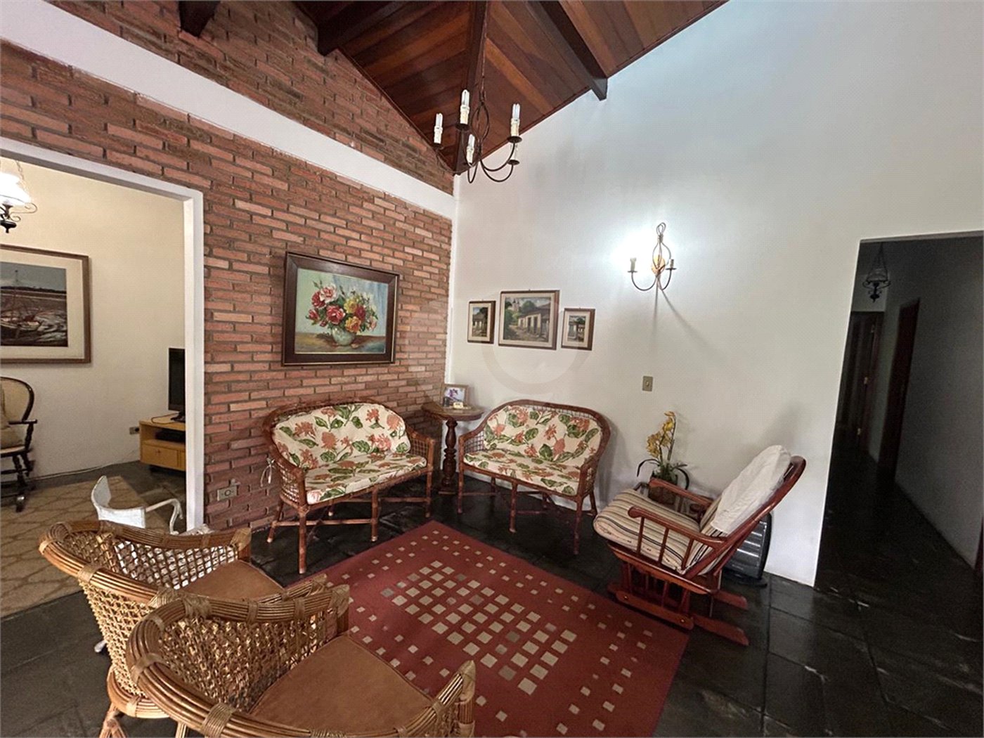 Casa à venda com 5 quartos, sendo 3 suítes, no condomínio Estância Marambaia, Vinhedo - SP
