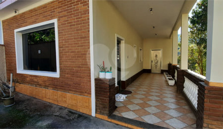 Casa à venda com 3 quartos, sendo 2 suítes,  no condomínio Sausalito, Mairiporã - SP