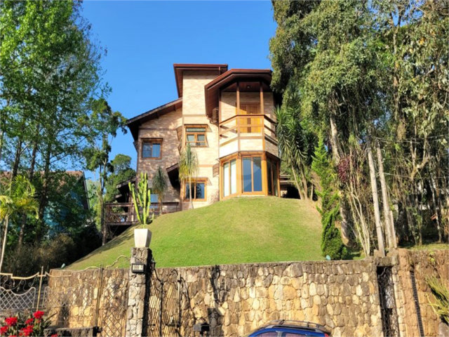 Casa à venda com 4 quartos, sendo 2 suítes,  no condomínio Alpes da Cantareira, Mairiporã - SP