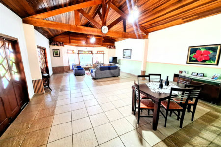 Casa à venda com 3 quartos, sendo 1 suíte, em Mogi Moderno, Mogi das Cruzes, SP