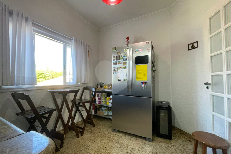 Casa à venda com 4 quartos, sendo 2 suítes, no condomínio Residencial Itatinga I, São Paulo - SP