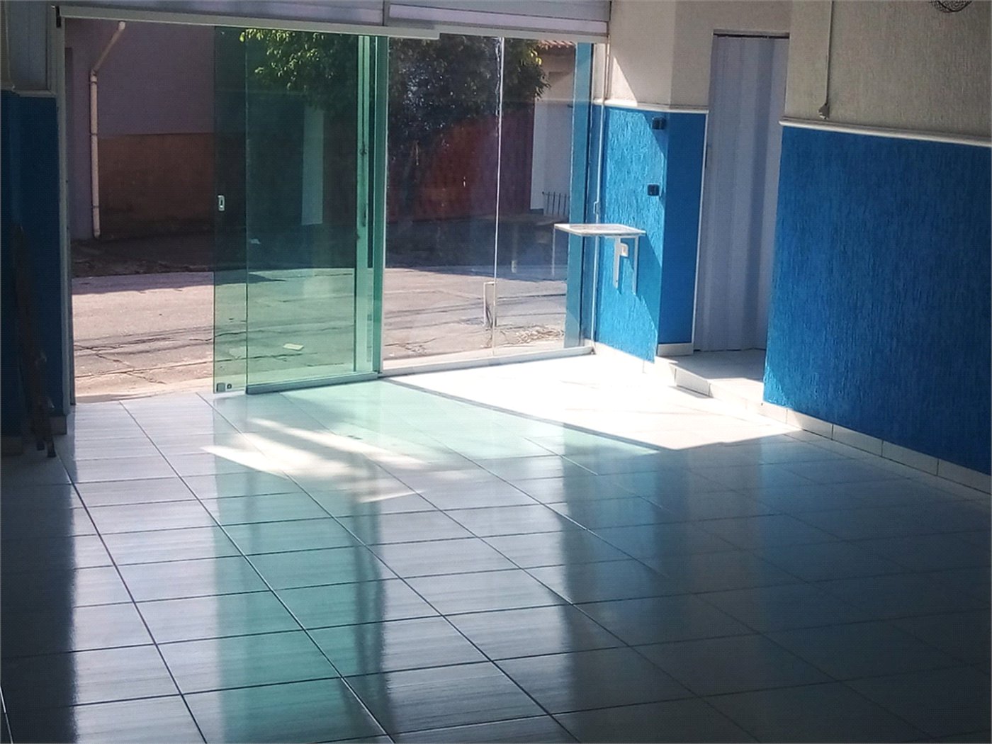 Casa com salão adjacente gerando renda!