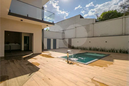 Indaiatuba - Condomínio Milano - Sobrado - 350 m² de terreno - 240 m² de área construída - 4 vagas de garagem, sendo 2 cobertas - Salas de estar e jantar integradas - 3 suítes com closet e varanda no pavimento superior - Escritório no térreo - Espaço gourmet com churrasqueira - Banheiro externo