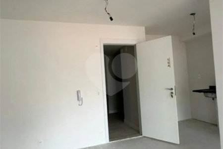 Apartamento de 69m2 na Saúde com 2 dorms, 1 suíte, 2 banheiros, 1 vaga. Estuda Permuta.