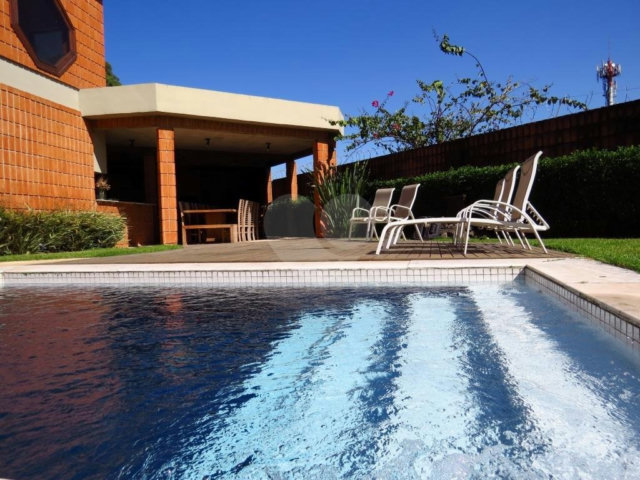 Casa de Vila à venda com 5 quartos, sendo 3 suítes,  em Morumbi, São Paulo, SP